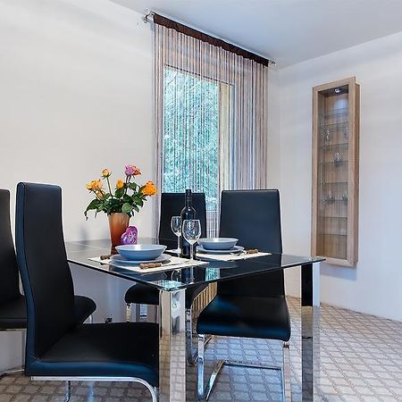 Apartman Vrane Vrané nad Vltavou Exteriör bild