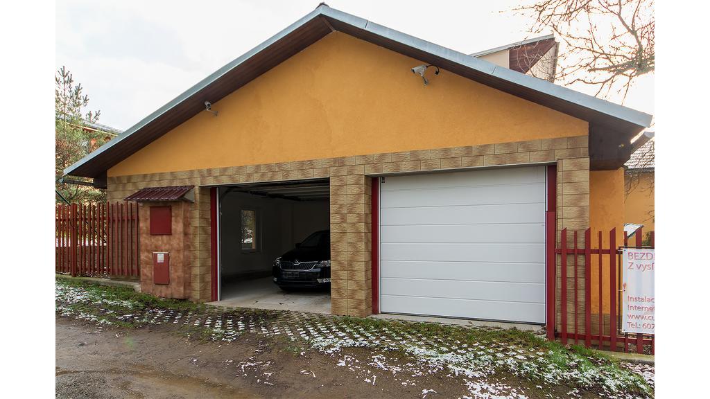 Apartman Vrane Vrané nad Vltavou Exteriör bild