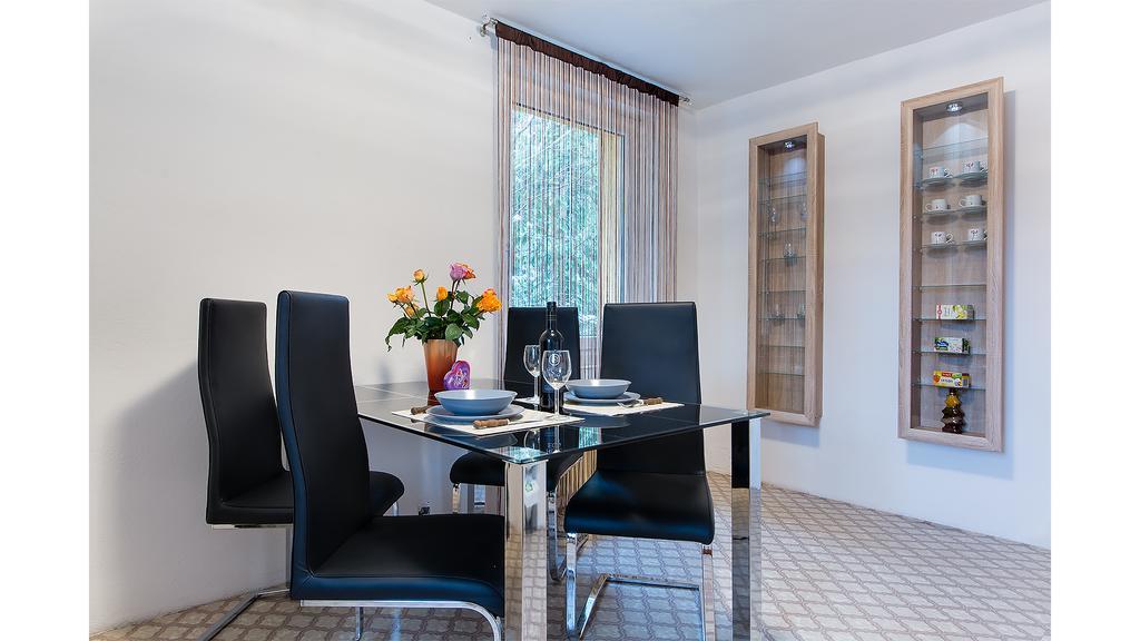 Apartman Vrane Vrané nad Vltavou Exteriör bild